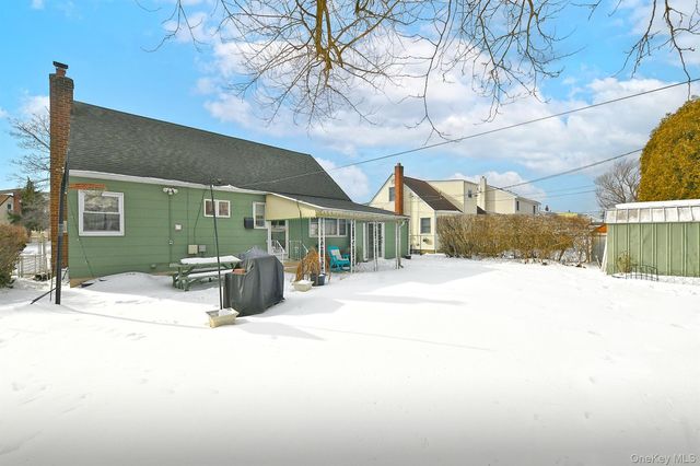 325 Cayuga Avenue, East Meadow, NY 11554