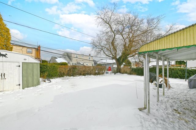 325 Cayuga Avenue, East Meadow, NY 11554