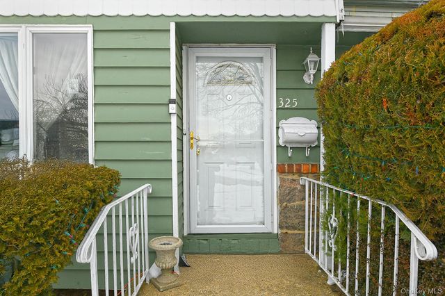 325 Cayuga Avenue, East Meadow, NY 11554