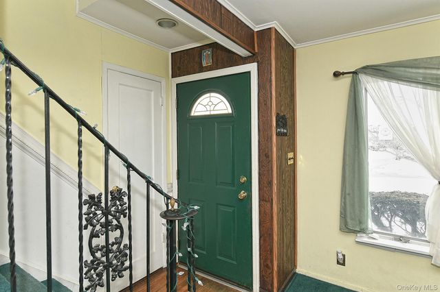 325 Cayuga Avenue, East Meadow, NY 11554