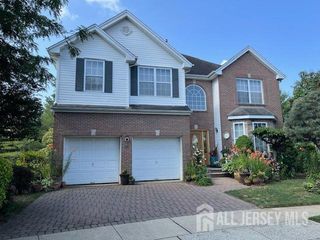 11 Pebble Beach Court, Monroe, NJ 08831