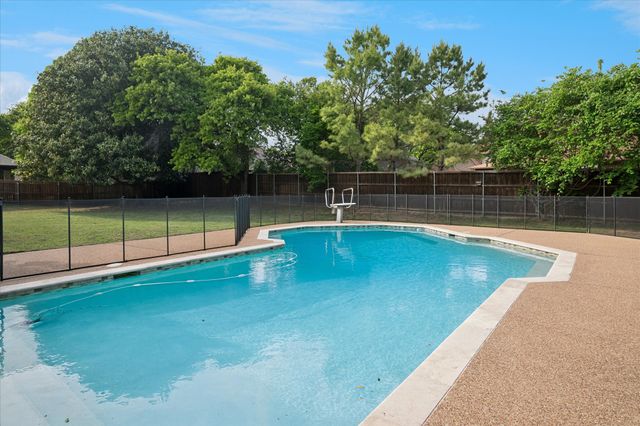 2400 Danbury Drive, Colleyville, TX 76034