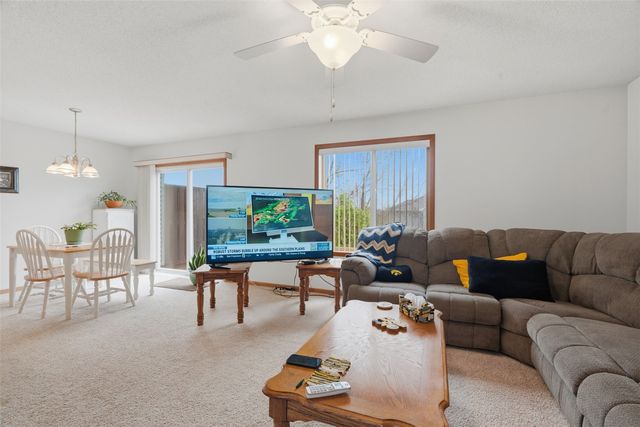 5003 Foxtail Court Court, Marion, IA 52302