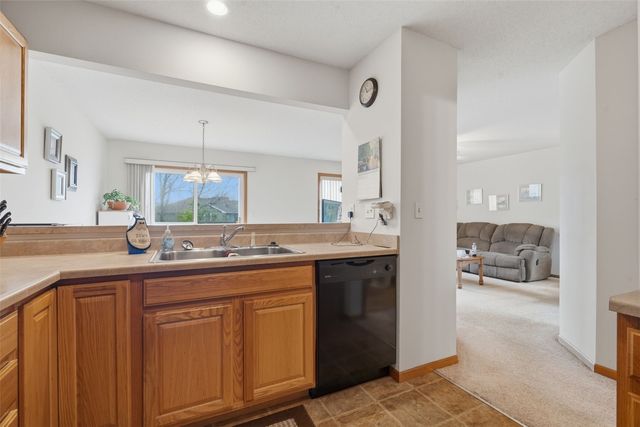 5003 Foxtail Court Court, Marion, IA 52302