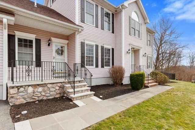 19 Fellsmere Ave, Wakefield, MA 01880