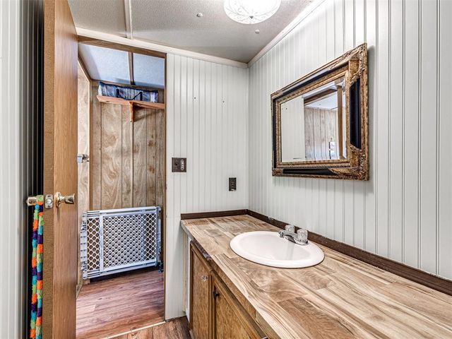 9201 E Slaughterville Road, Lexington, OK 73051