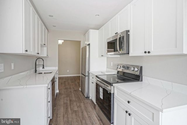 1903 DORAL DR, Blackwood, NJ 08012