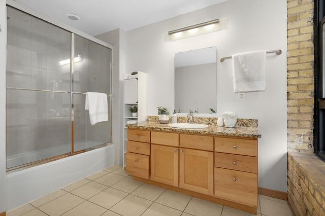 607 Washington Avenue S 302, Minneapolis, MN 55415