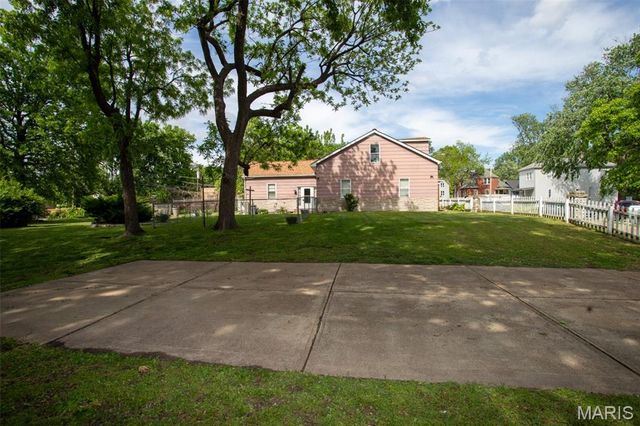 8423 Water Street, St Louis, MO 63111