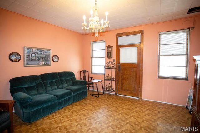 8423 Water Street, St Louis, MO 63111
