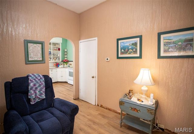 8423 Water Street, St Louis, MO 63111