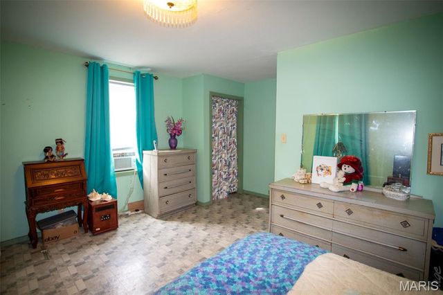 8423 Water Street, St Louis, MO 63111