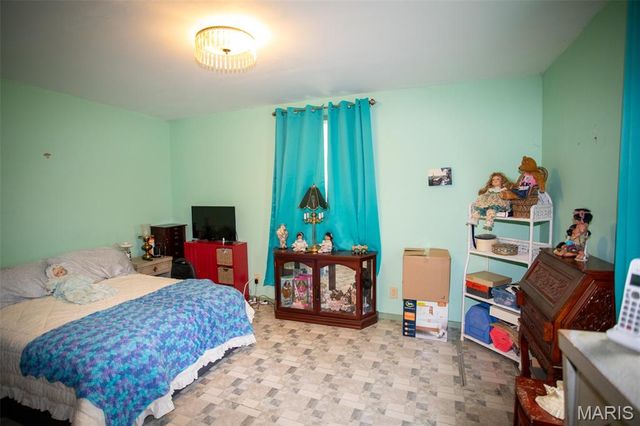 8423 Water Street, St Louis, MO 63111