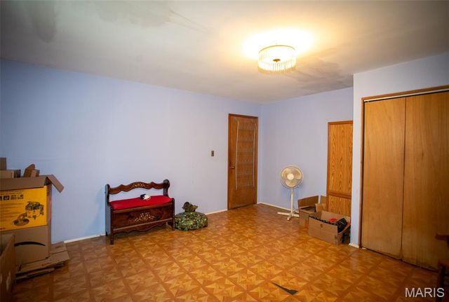 8423 Water Street, St Louis, MO 63111