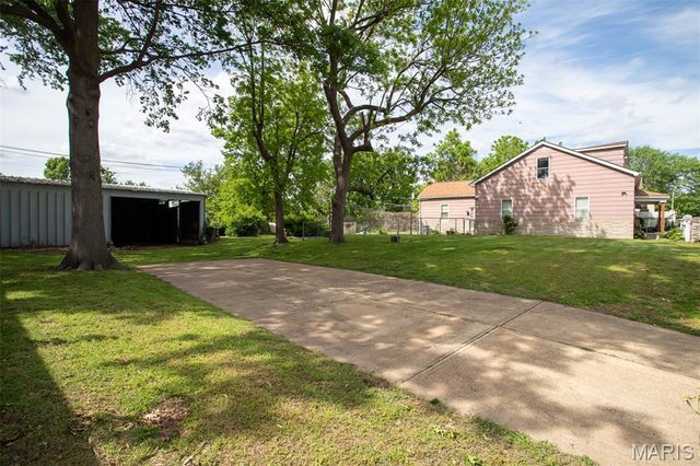 8423 Water Street, St Louis, MO 63111