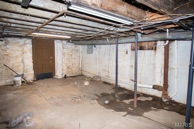 8423 Water Street, St Louis, MO 63111