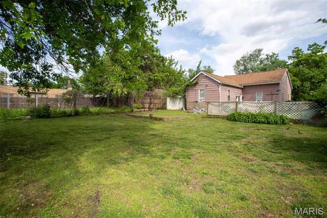8423 Water Street, St Louis, MO 63111