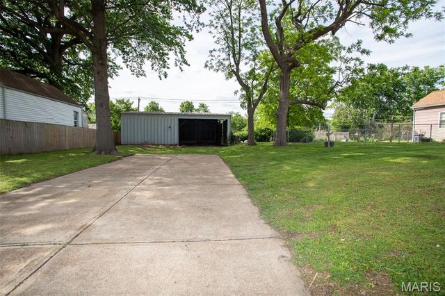 8423 Water Street, St Louis, MO 63111
