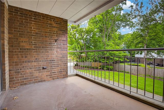 201 Grant St 212, Sewickley, PA 15143
