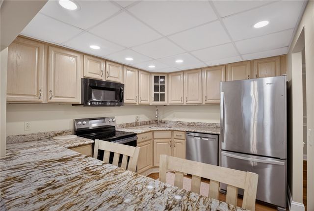 201 Grant St 212, Sewickley, PA 15143