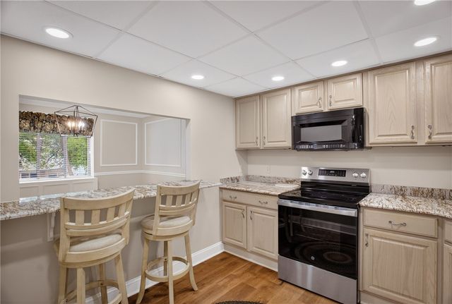 201 Grant St 212, Sewickley, PA 15143