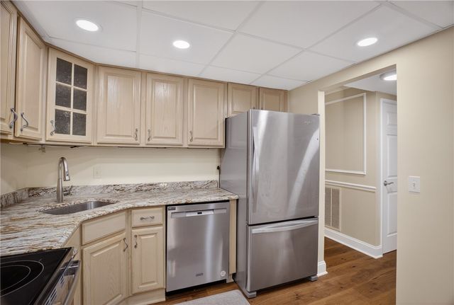 201 Grant St 212, Sewickley, PA 15143