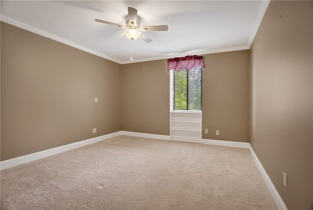 201 Grant St 212, Sewickley, PA 15143