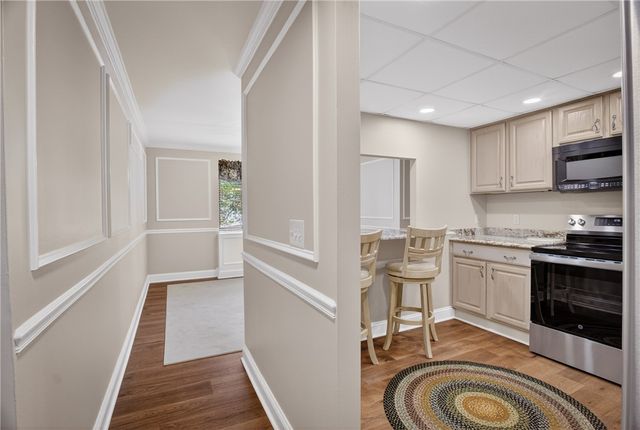 201 Grant St 212, Sewickley, PA 15143