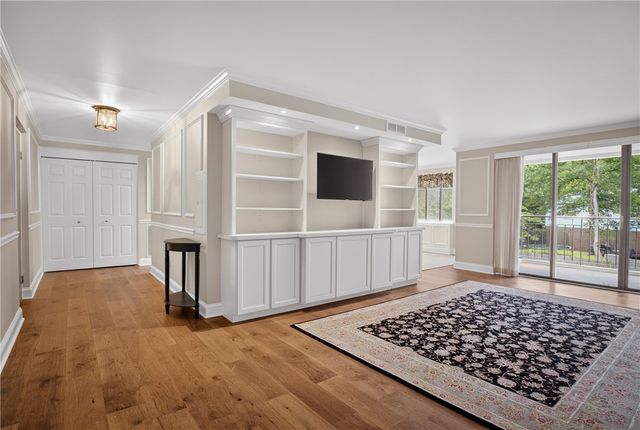 201 Grant St 212, Sewickley, PA 15143