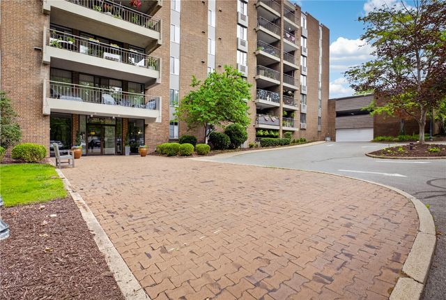 201 Grant St 212, Sewickley, PA 15143