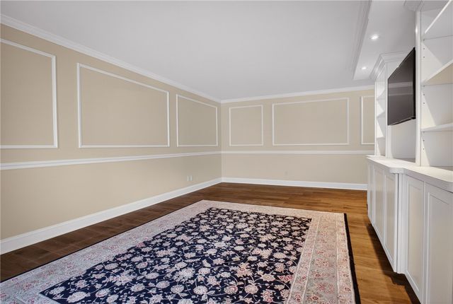 201 Grant St 212, Sewickley, PA 15143