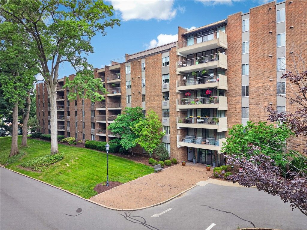 201 Grant St 212, Sewickley, PA 15143