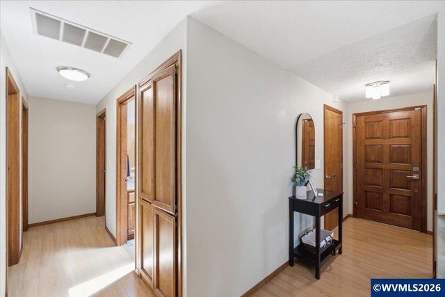 1515 Rock Ledge Dr NE, Keizer, OR 97303