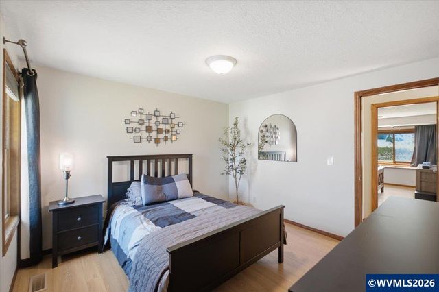 1515 Rock Ledge Dr NE, Keizer, OR 97303