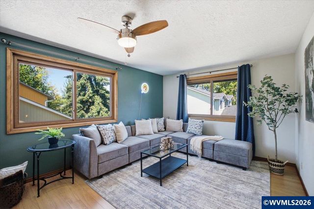1515 Rock Ledge Dr NE, Keizer, OR 97303