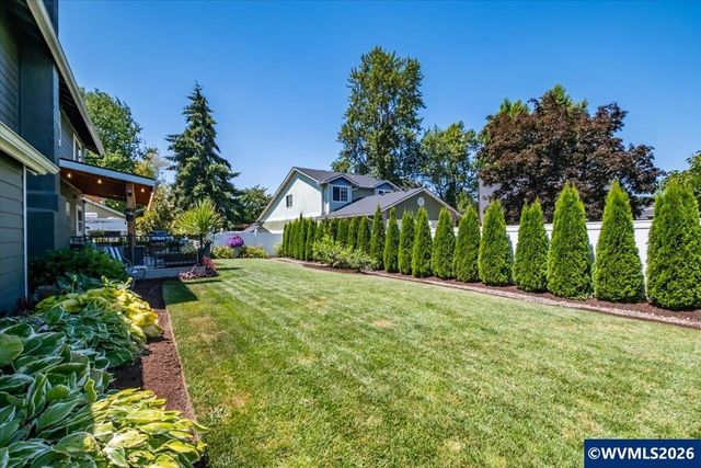 1515 Rock Ledge Dr NE, Keizer, OR 97303