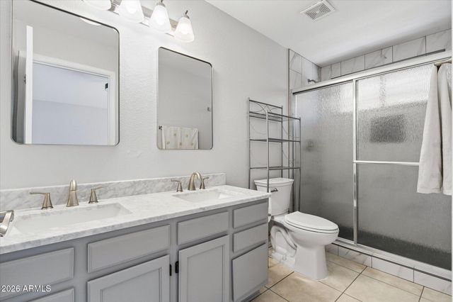 2560 N LINDSAY Road 55, Mesa, AZ 85213