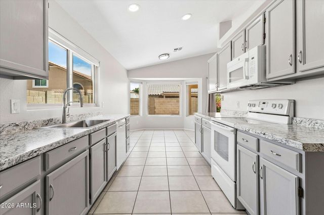 2560 N LINDSAY Road 55, Mesa, AZ 85213