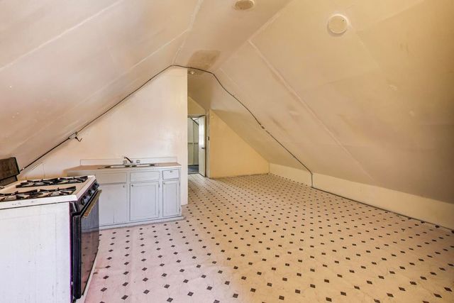 8533 S Manistee Avenue, Chicago, IL 60617