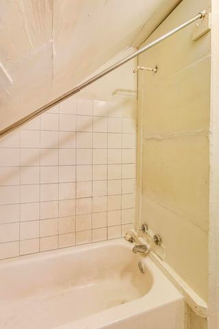 8533 S Manistee Avenue, Chicago, IL 60617