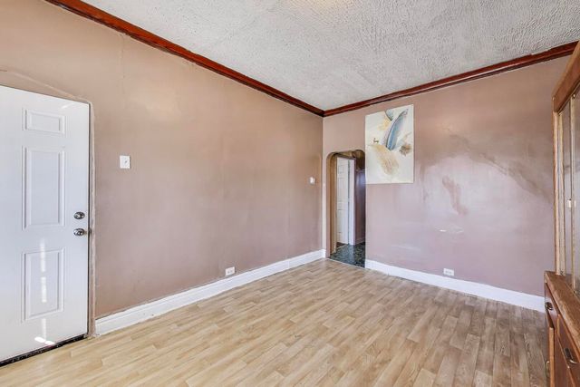 8533 S Manistee Avenue, Chicago, IL 60617