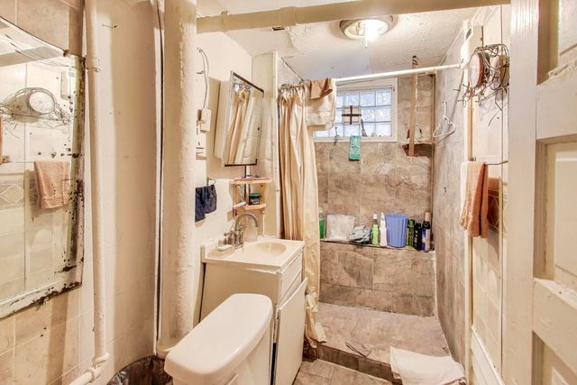 8533 S Manistee Avenue, Chicago, IL 60617