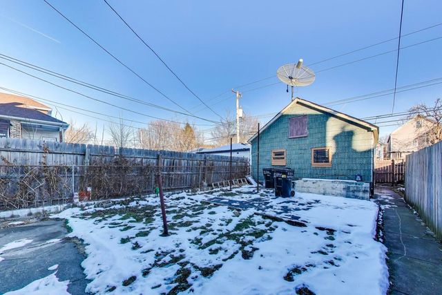 8533 S Manistee Avenue, Chicago, IL 60617