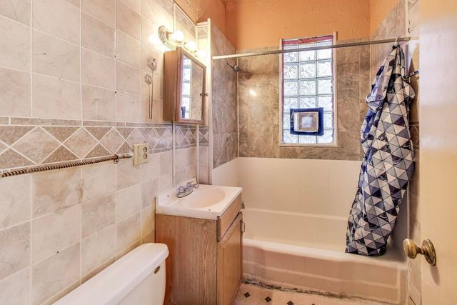 8533 S Manistee Avenue, Chicago, IL 60617