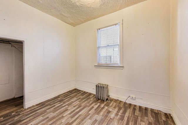 8533 S Manistee Avenue, Chicago, IL 60617