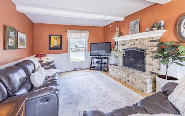 416 S Comanche LANE, Waukesha, WI 53188