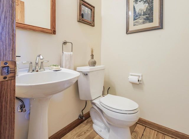 416 S Comanche LANE, Waukesha, WI 53188