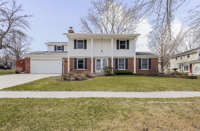 416 S Comanche LANE, Waukesha, WI 53188