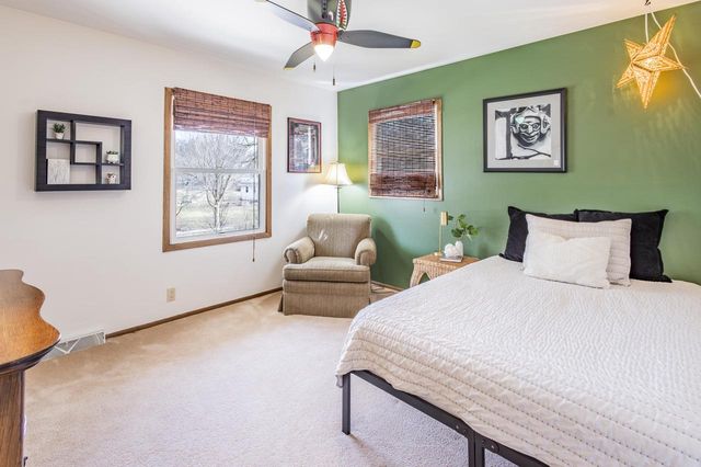 416 S Comanche LANE, Waukesha, WI 53188