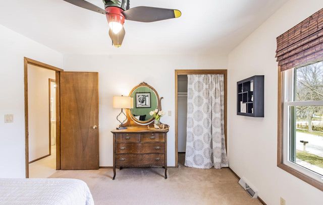 416 S Comanche LANE, Waukesha, WI 53188